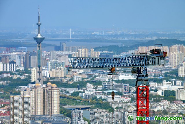 建筑業(yè)高質(zhì)量發(fā)展需以降低碳排放、提高綠色性能為主要目標(biāo)。攝影/章軻